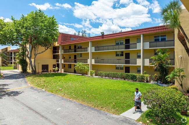 In Miramar Park, you will find more affordable condo homes on Foxcroft Road.