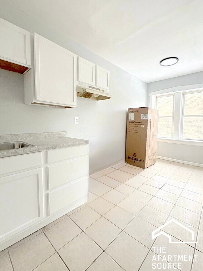 6228 S Western Ave unit 304, Chicago, IL 60636 - photo 3