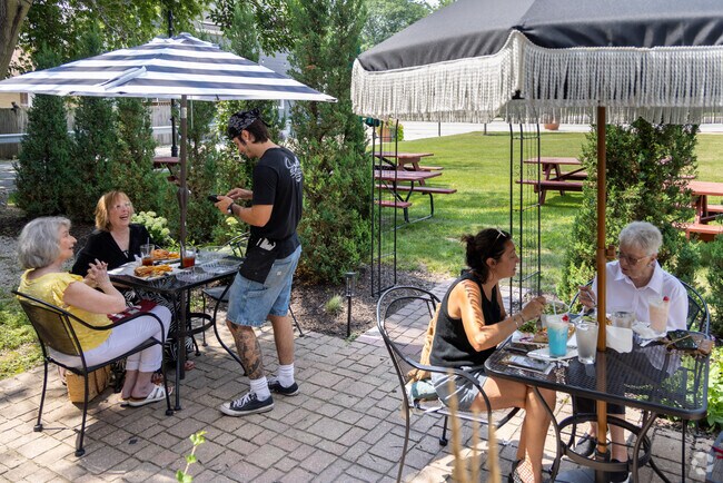 Outdoor tables at Scungilli’s Italian Eatery offer a relaxed setting for Italian favorites.