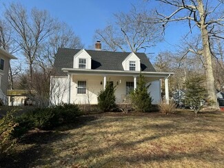 39 Lake Dr, East Hampton, CT 06424