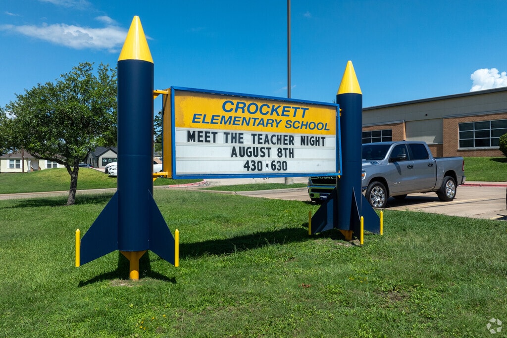 Explore knowledge-rich classrooms at Crockett Elementary School.