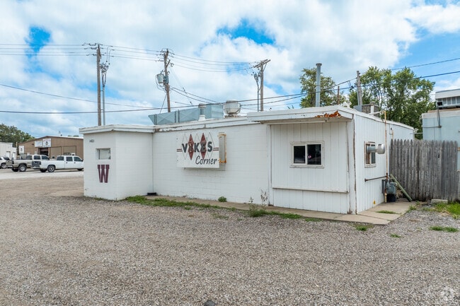 Vike's Corner serves daily comfort-food specials in Waverly.