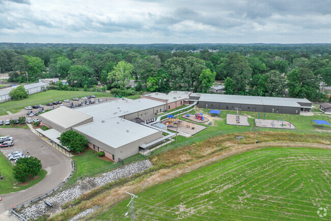 Richland Elementary School serves students in grades pk through 2.