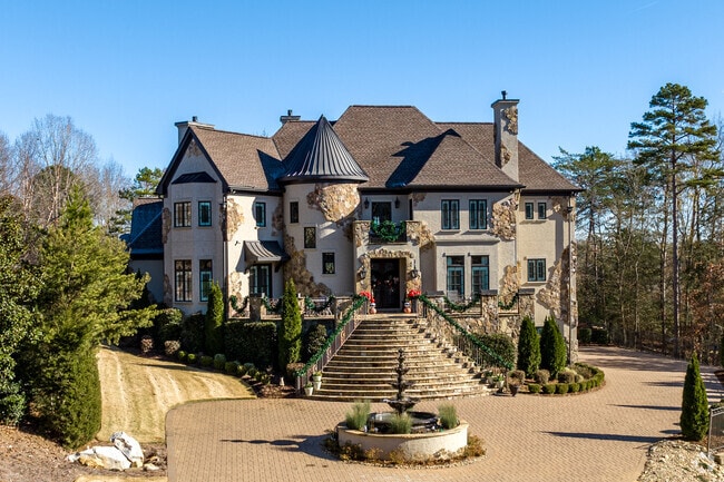 The Springfield neighborhood also has large mansions.