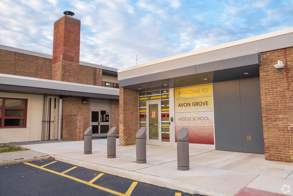 Fred S Engle Middle School provides education in the neighborhood of 
Oxford.