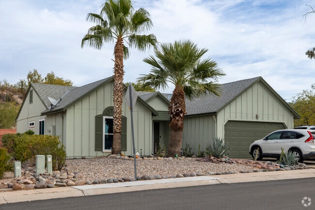 Most homes in Saguaro Canyon are well-maintained.