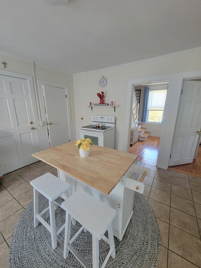 19 Dixon St unit 2, Newport, RI 02840 - photo 7