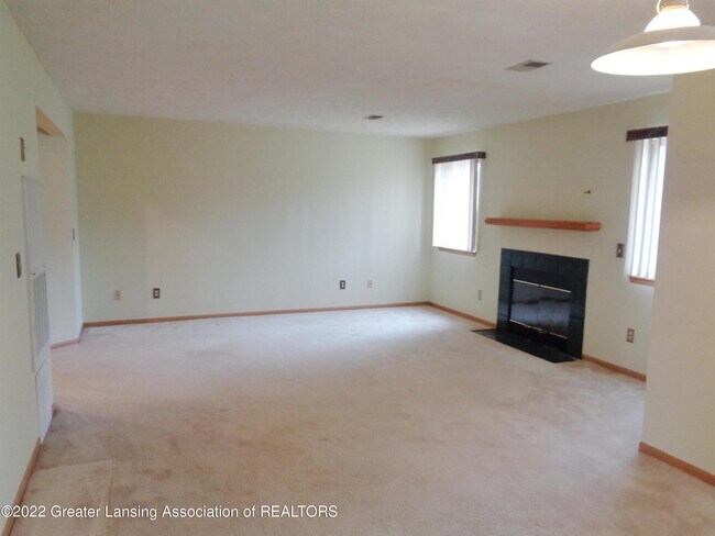 1111 Astwood Mews Ln unit 1, Saint Johns, MI 48879 - photo 2