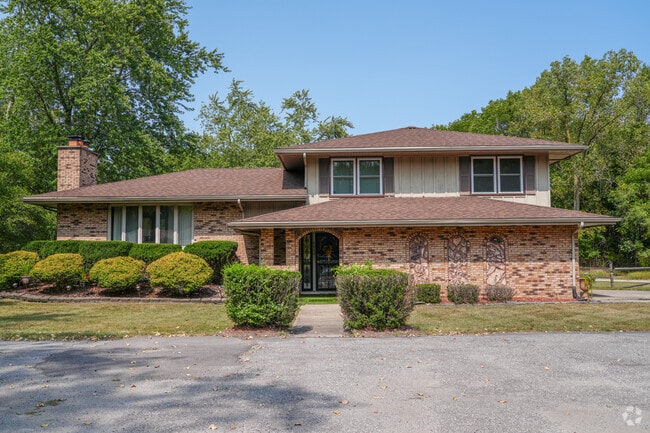 Split level homes sit on large lots in Miller.