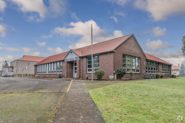 Front exterior view of Sublimity Middle School.