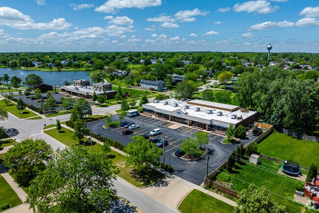 Montessori Academy of North Hoffman has a student teacher ratio of 16-1.