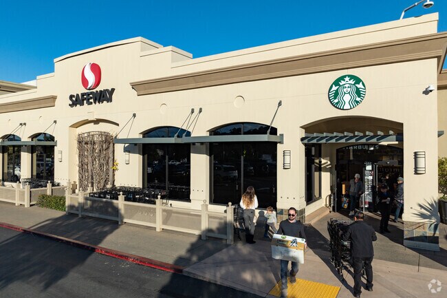 Riviera Circle grocery shopping options include Safeway in Corte Madera.