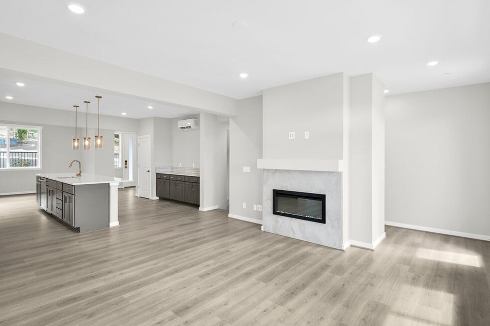 13216 NE 127th Way unit D, Kirkland, WA 98034 - photo 1