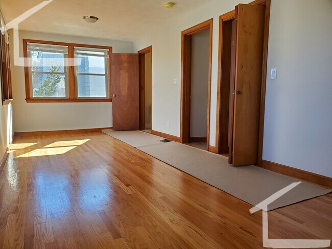 31 Montfern Ave unit 2, Brighton, MA 02135 - photo 4