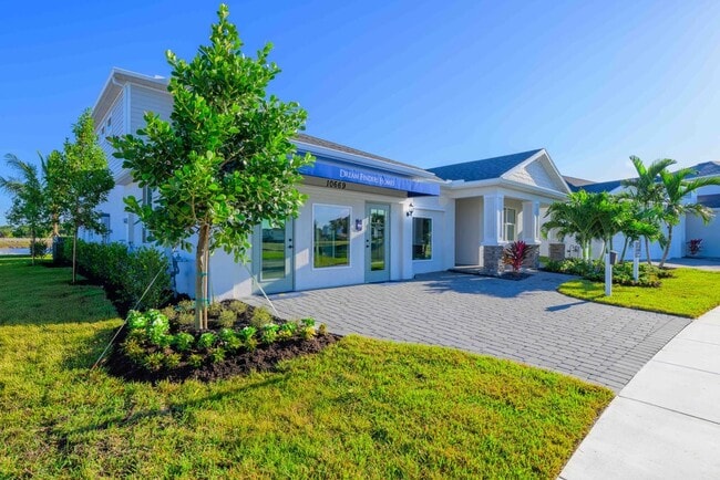 10669 NW Suncrest Loop, Port Saint Lucie, FL 34987 - photo 3