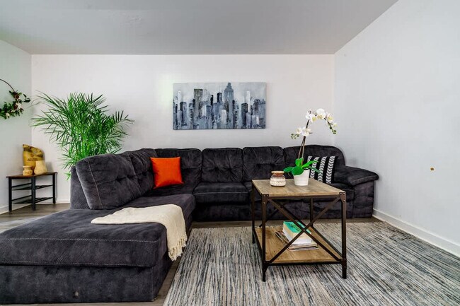 605 Dennison Ave unit ID1265618P, Columbus, OH 43215 - photo 5