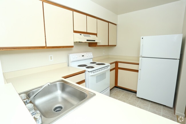 Kensington At Beverly Hills, Southfield, MI 48076 - photo 3