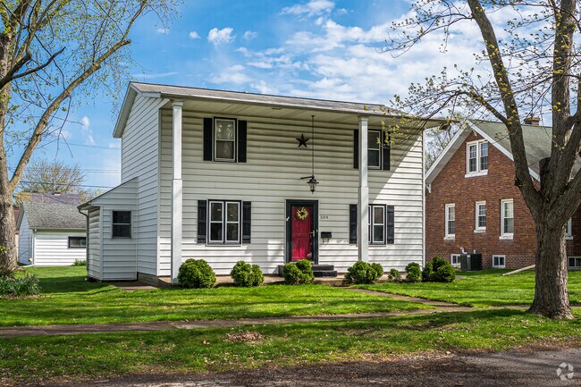 Colonial Revival homes can be found scattered throughout Chesterton.