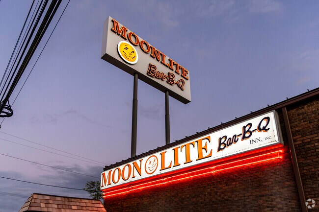 Moonlite Bar-B-Q is a popular spot to grab a great meal near Shifley-York.