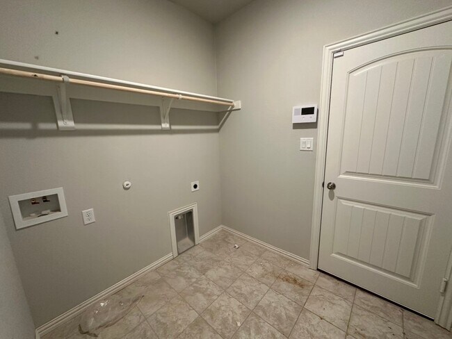 1244 Sabine River Ln, Springtown, TX 76082 - photo 7