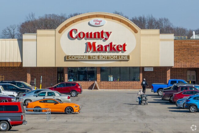 Country Market of Danville, IL is located in Village Mall and one stop shop for grocery.
