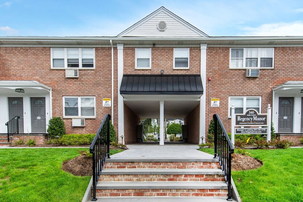 Regency Manor: In-Unit Washer & Dryer, Cold Water Included, Cat & Dog Friendly, and Custom Closets, Hackensack, NJ 07601 - photo 1