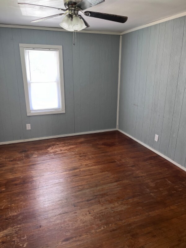 611 N Race St unit Garage, Glasgow, KY 42141 - photo 3