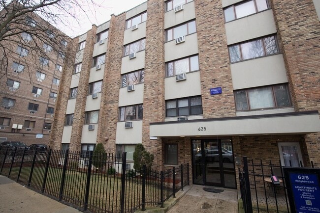 628 W Wrightwood Ave unit J01P, Chicago, IL 60614 - photo 2