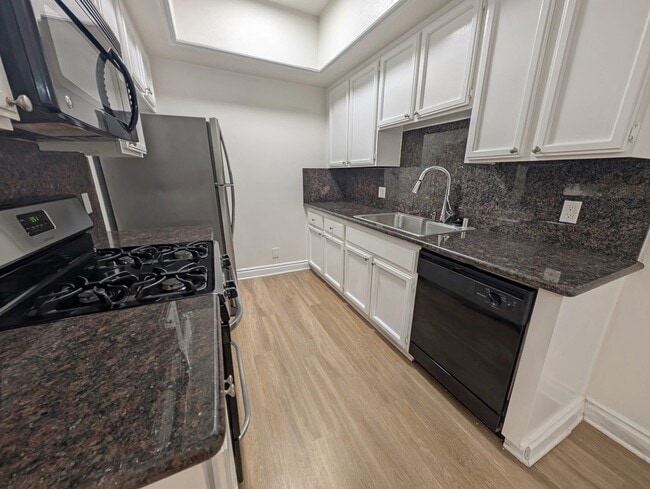 912 Croft Ave unit 102, Los Angeles, CA 90069 - photo 5