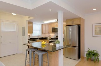 241 Gerry Rd, Chestnut Hill, MA 02467