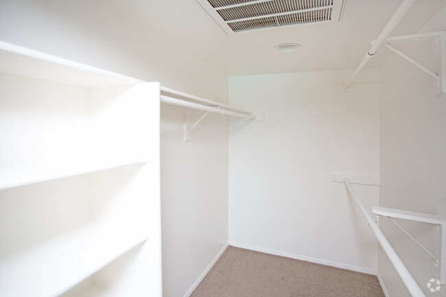 1BR, 1BA - 578 SF