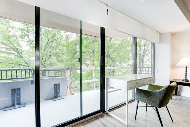 1550 Clarendon Blvd unit FL4-ID1024646P, Arlington, VA 22209 - photo 4