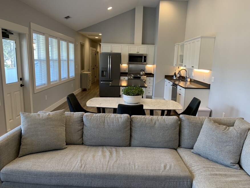 Living Rm/Kitchen/Island