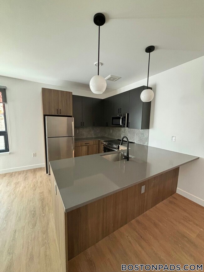 199 Gardner St Unit 104, Boston, MA 02132