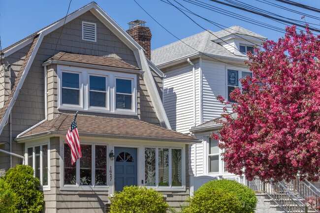 Morris Park is a safe community close to major hospitals and public transportation.