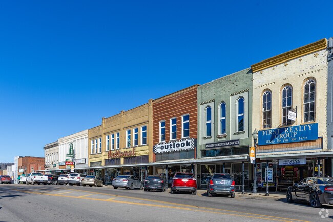 Locals can shop and dine around the town square in Pulaski.