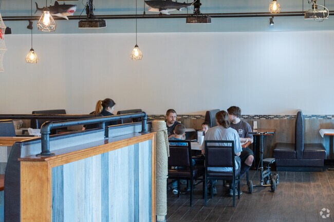 Forest Park residents can sit down at Yummy Crab House to enjoy a seafood boil.