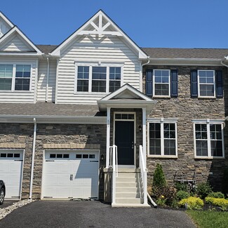 629 Fountain View Cir, Allentown, PA 18104