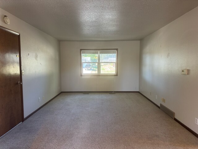 502 N Johnson St unit 1, Parkersburg, IA 50665 - photo 4
