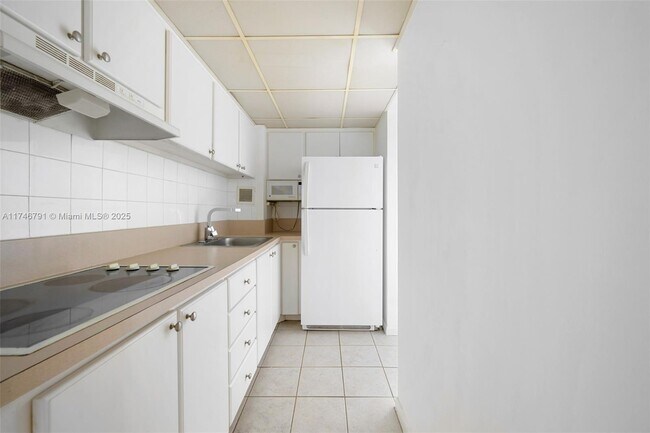 Mirador 1200 unit 831, Miami Beach, FL 33139 - photo 4