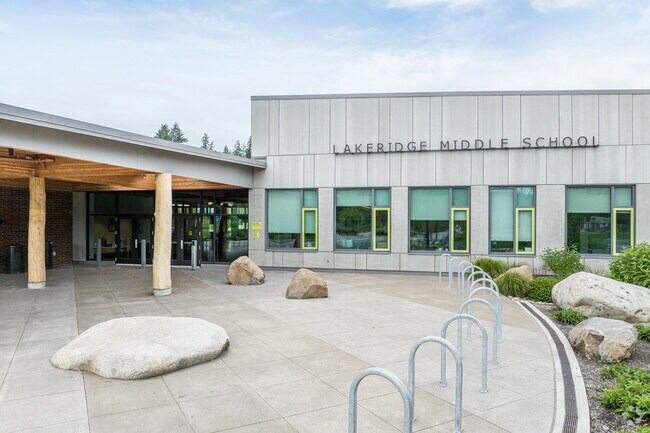 Lakeridge Middle School welcomes Westridge students.