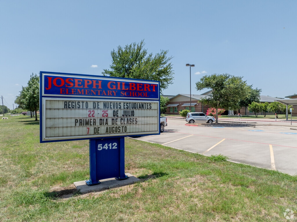 Gilbert Elementary is a public school located near Del Valle.