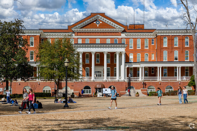 In the lively center of Milledgeville, Georgia College and State University features a warm, open campus perfect for exploration and building lasting connections.