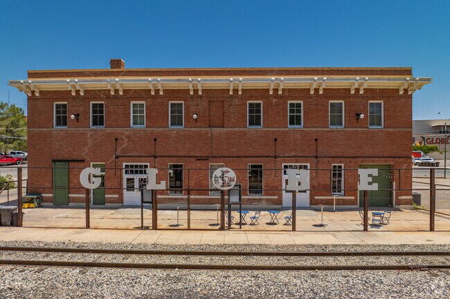 The Globe Train Station is a preserved brick depot that anchors the city’s railroad history and marks a gateway into downtown.