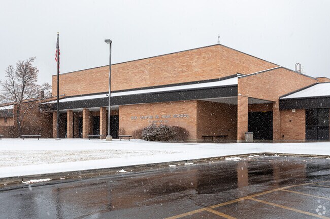 Oak canyon Junior High is located in the Lindon neighborhood.