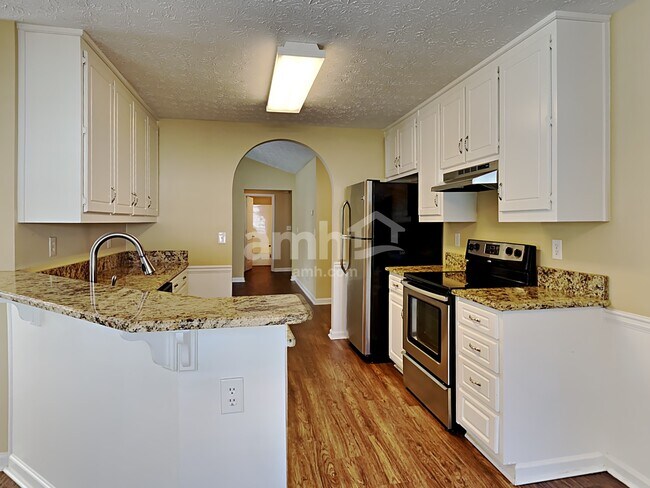 4410 Brookridge Dr, Loganville, GA 30052 - photo 3