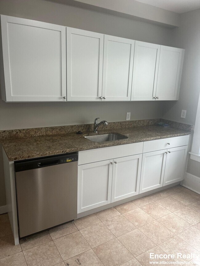 186 Bowdoin St unit 8, Dorchester, MA 02122 - photo 6