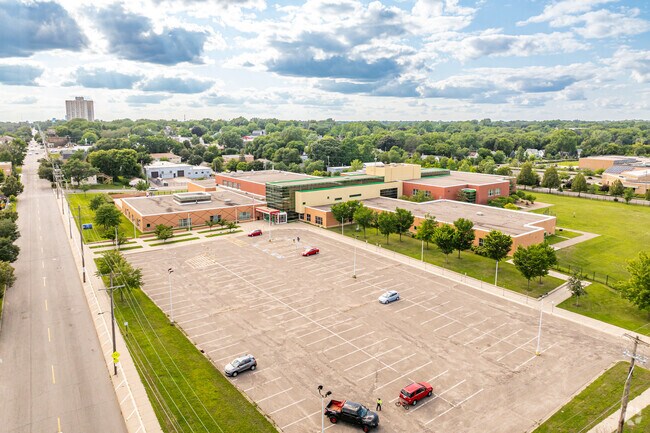 Crossroads Montessori School has a student-teacher ratio of 12 to 1.