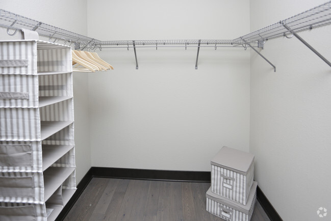 Walk-in Closet