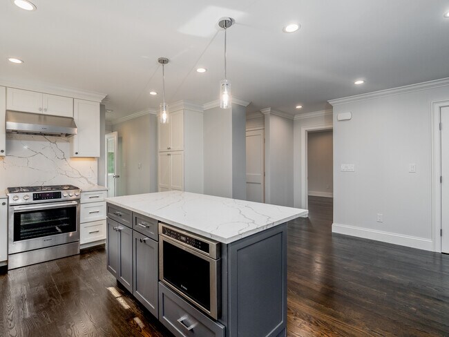 31 Heath St unit 2, Brookline, MA 02445 - photo 5